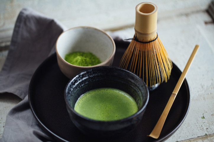 Traditionelle Utensielen zur Zubereitung von Matcha-Tee