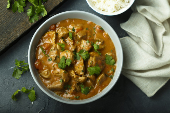 Fruchtiges und feuriges Hähnchencurry