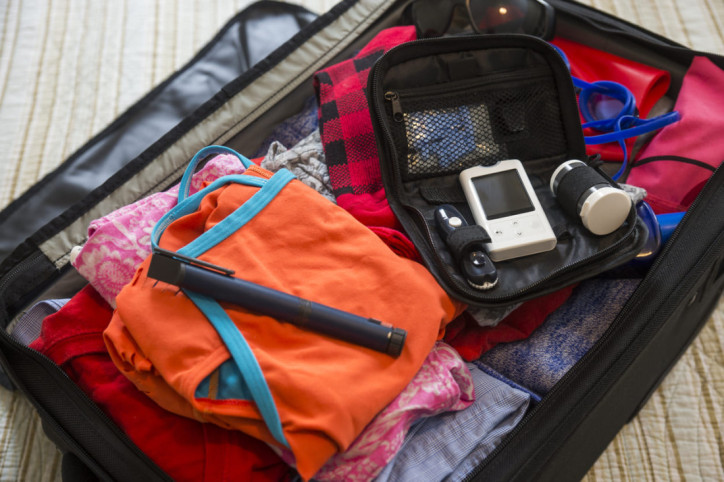 Insulin wird sicher im Koffer transportiert.