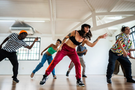 Eine Gruppe Breakdancer