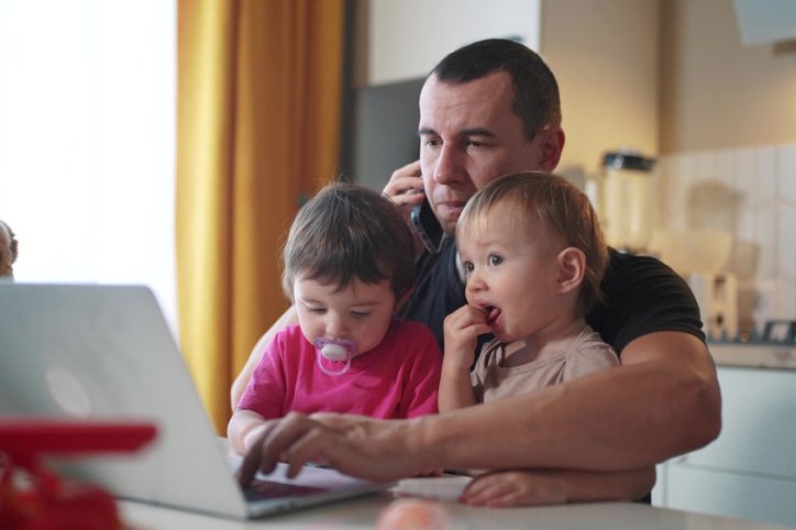 Ein alleinerziehender Vater leidet unter Burn-on
