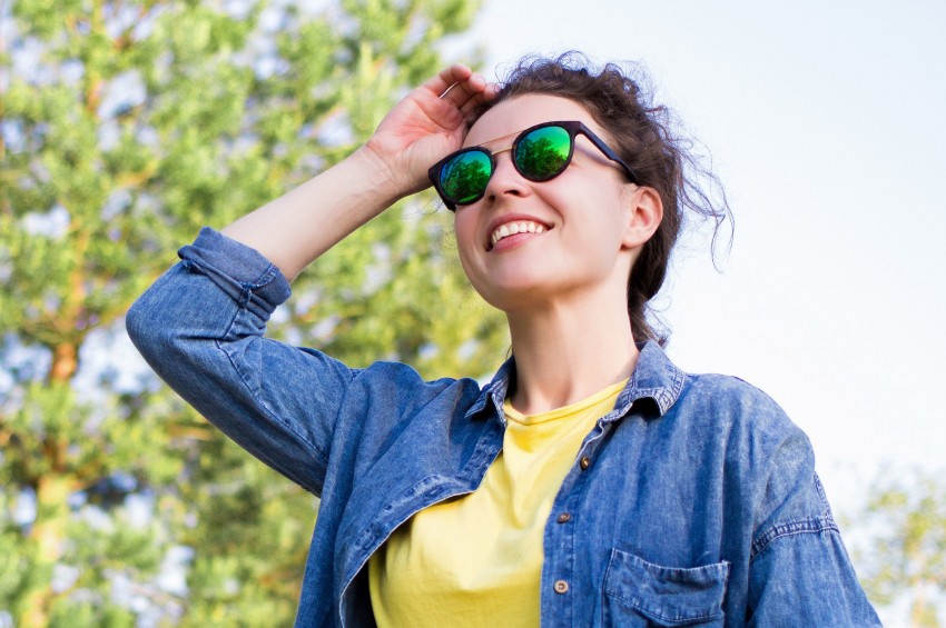 Mädchen mit Sonnenbrille