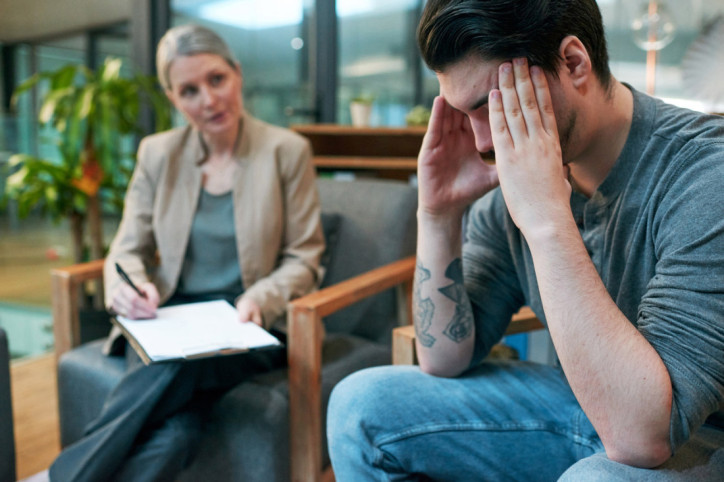 Bei einem jungen Mann wird Borderline diagnostiziert