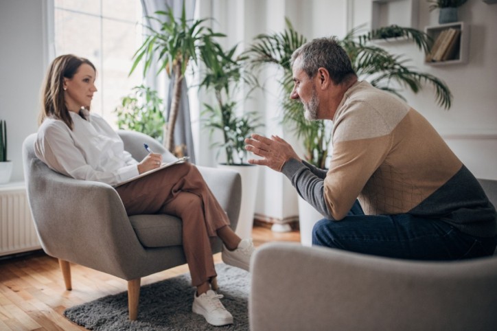 Neue Psychotherapeutin behandelt Patienten