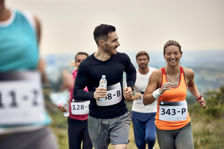 Läufer beim Elbdeichmarathon in Tangermünde