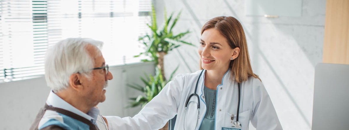 Neue Fachärztin betreut Patienten