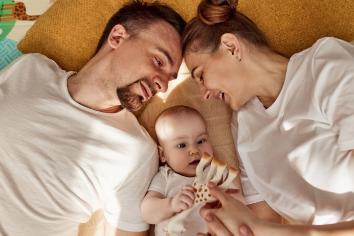 Elten und ihr Baby möchten an einem Babykurs teilnehmen
