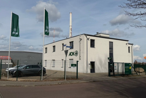 Kundin vereinbart telefonisch Termin im Kundencenter Halle-Süd