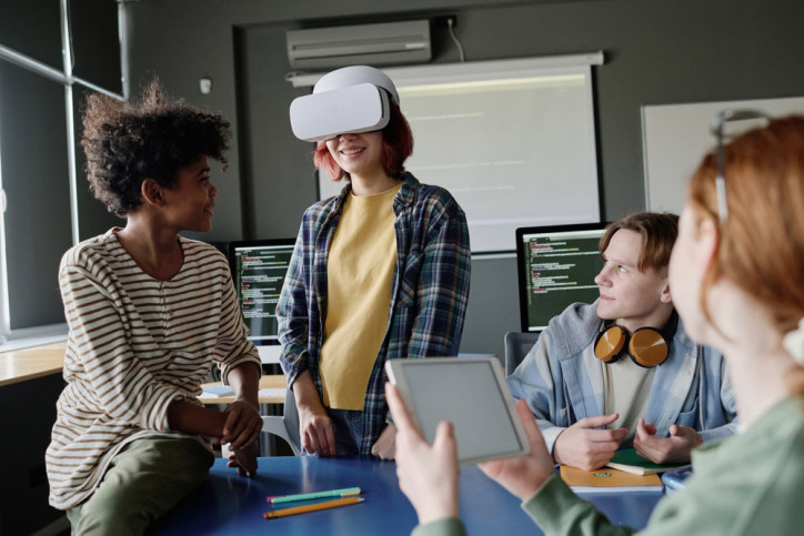 Schüler erproben Erste-Hilfe mit einer VR-Brille