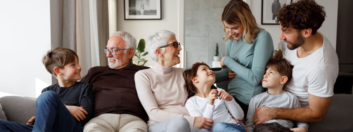 Familie bestehend aus drei generationen