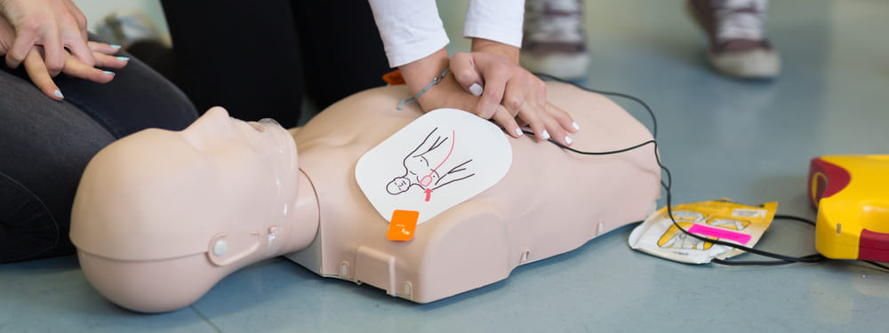 Neue Hausärztin berät Patientin in Schönebeck