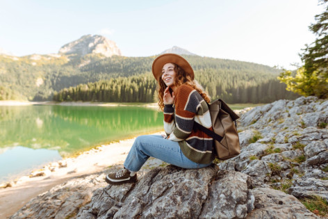 Eine junge Frau nimmt ein Sabbatical und vereist.
