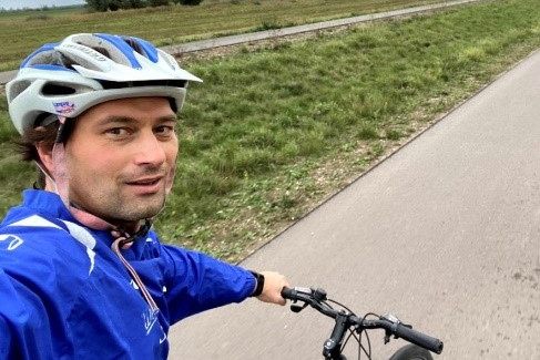 Christian Prest fährt Fahrrad