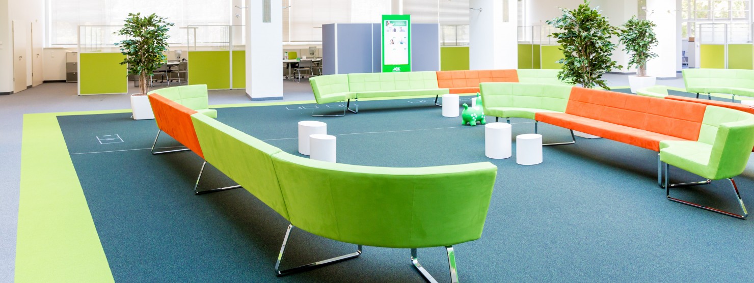 Blick ins leere AOK-Kundencenter in Halle.