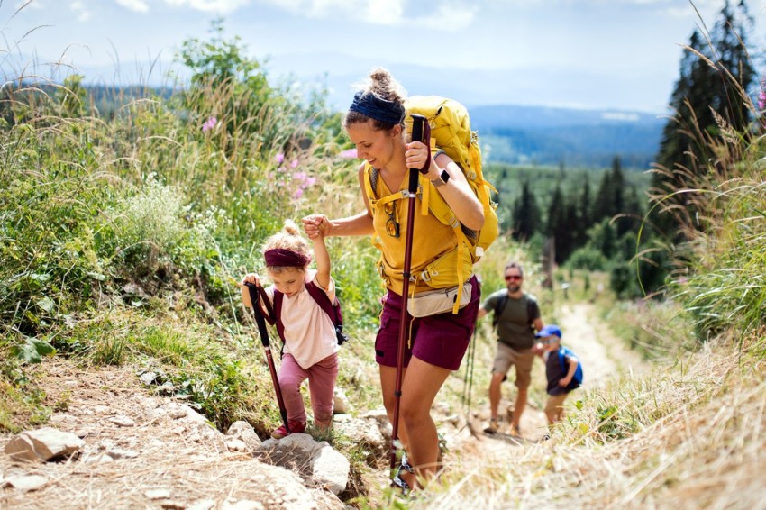 Familie beim Wandern im Harz.