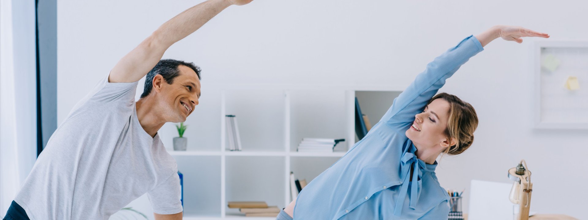 Mehrere Menschen in einem Workshop