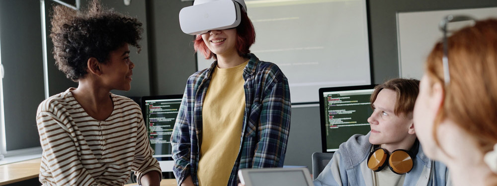 Schüler erproben Erste-Hilfe mit einer VR-Brille