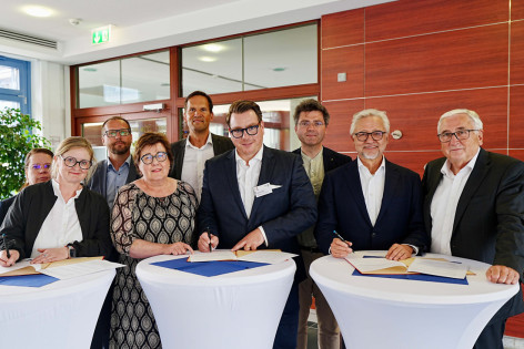 Finanzminister des Landes Sachsen-Anhalt, bei der Unterzeichnung der Rahmenvereinbarung zur gemeinsamen Errichtung des Campus Dessau der Universitätsmedizin Magdeburg, im Städtischen Klinikum Dessau.