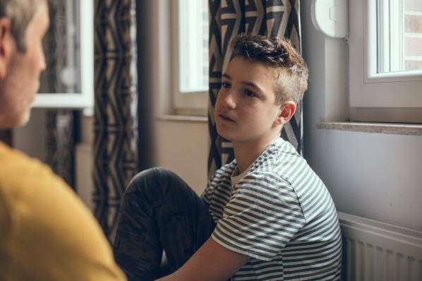 männlicher Teenager mit depressiver Störung