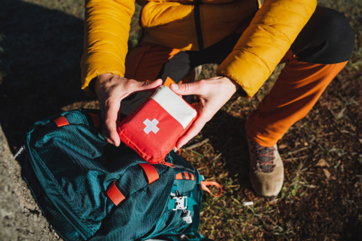 Erste-Hilfe-Set für Notfälle beim Outdoor-Sport