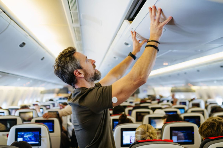 Diabetiker reist mit dem Flugzeug.