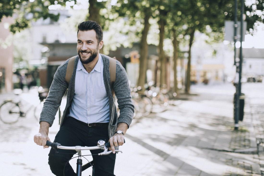 Man riding bicycle trough the city