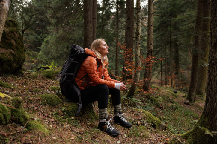 Wanden im Wald wirkt positiv auf psychosomatische Beschwerden.