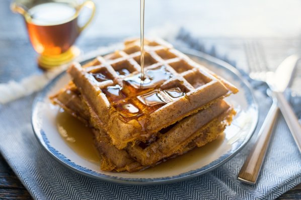Volkornwaffeln mit Ahornsirup