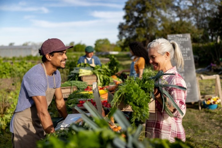 Ein regionaler Gemüsemarkt ist typisch für Slow Food