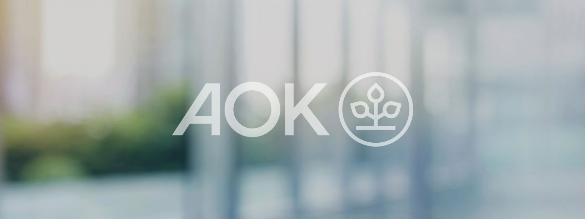 AOK Logo an einer Hauswand