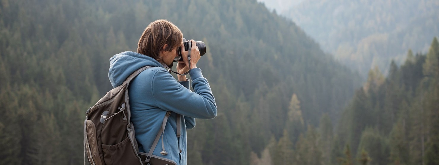 Eine Frau fotografiert