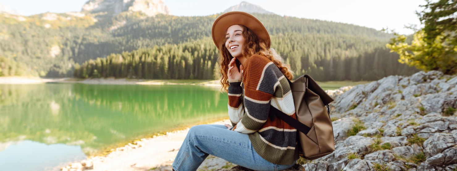 Eine junge Frau nimmt ein Sabbatical und vereist.