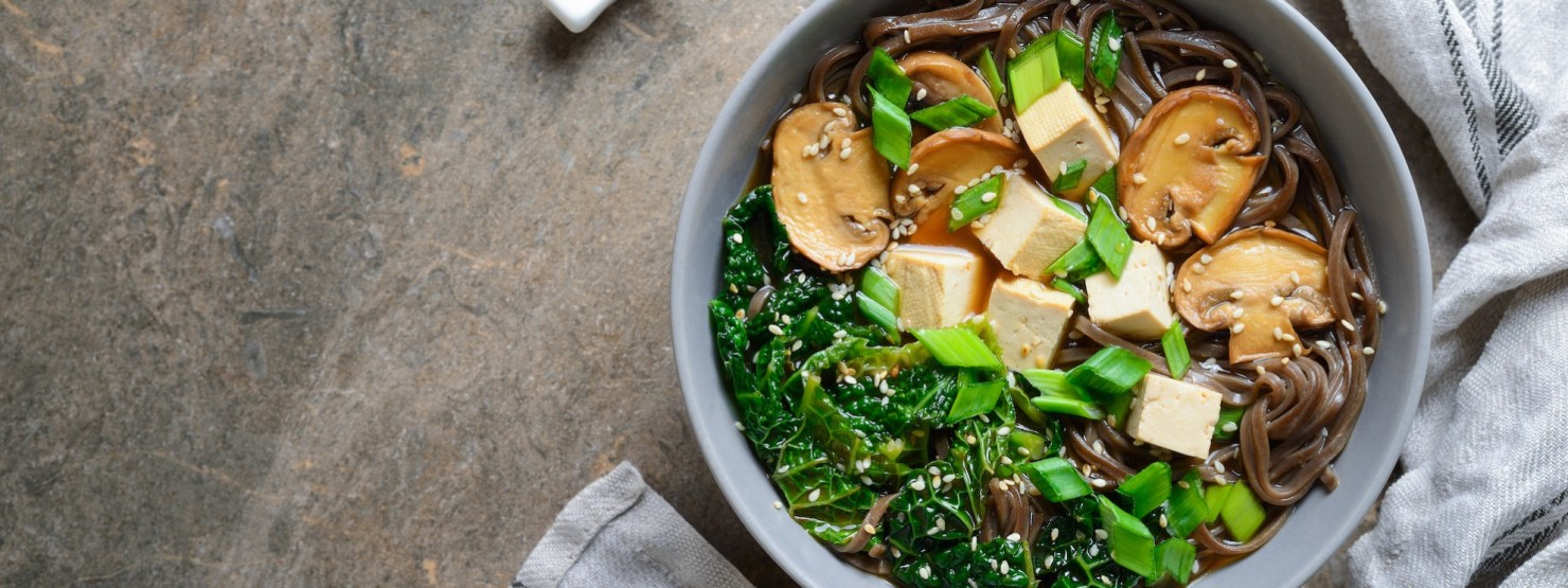 Soba-Nudelsuppe