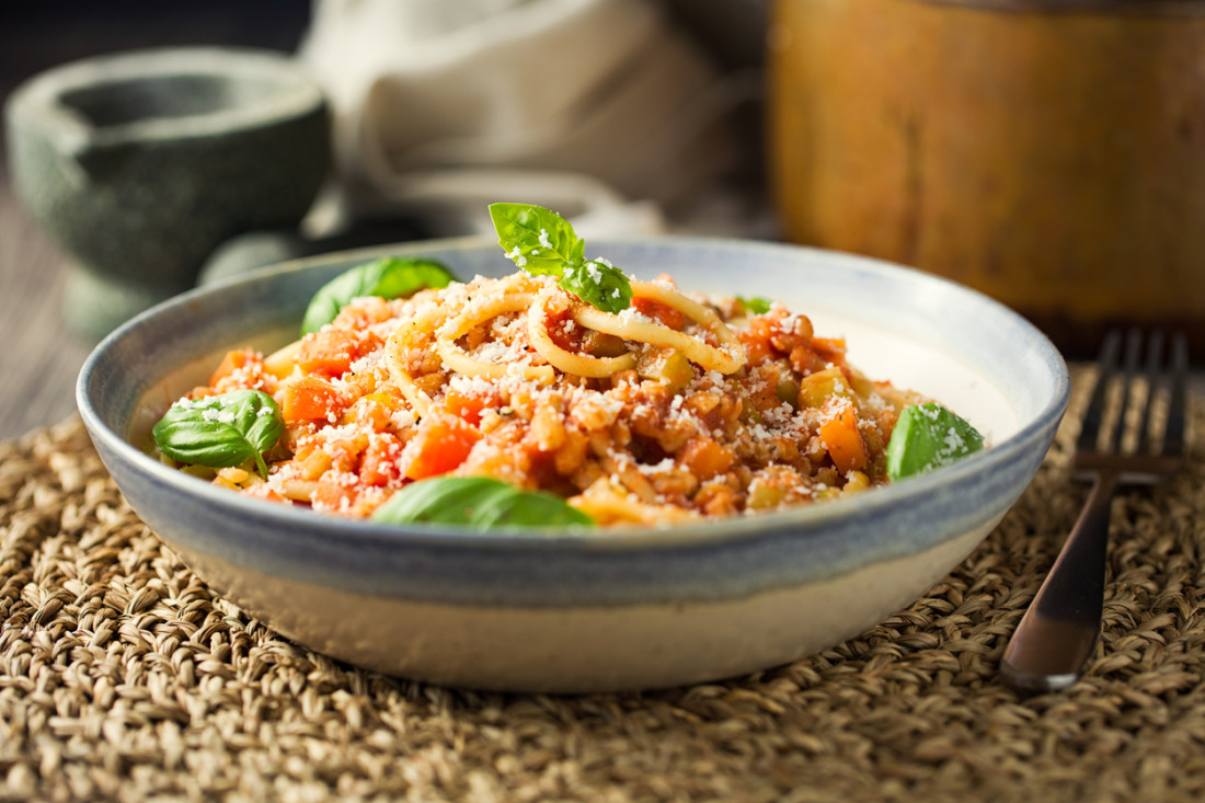One-Pot-Gericht Nudeln Bolognese Art