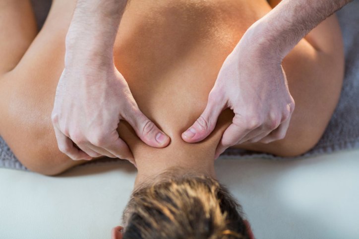 Triggerpunkte werden durch Massage behandelt