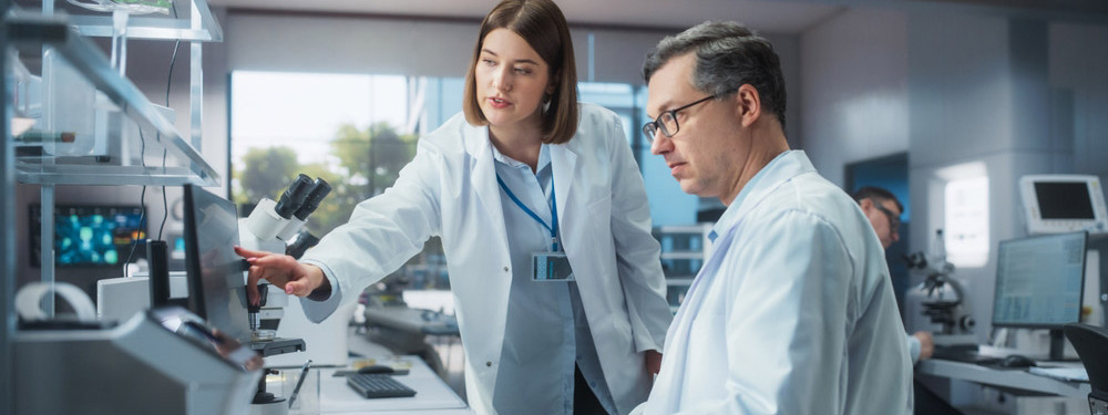 Neuer Hausarzt in Wittenberg begrüßt Patientin