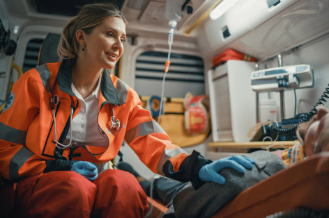 Rettungssanitäterin im Einsatz