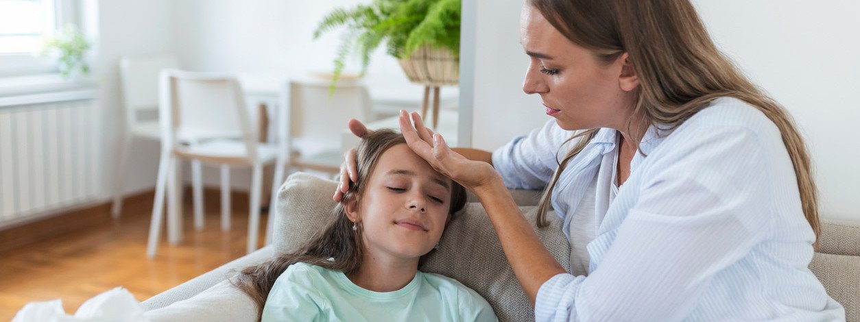 Eine Mutter hegt bei ihrer kranken Tochter Verdacht auf das Reye-Syndrom