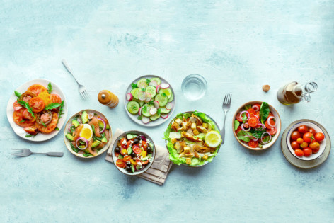 verschiedene leichte Salate